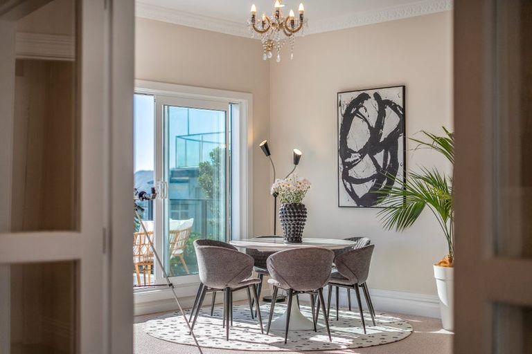 Photo of property in 2 The Crescent, Roseneath, Wellington, 6011