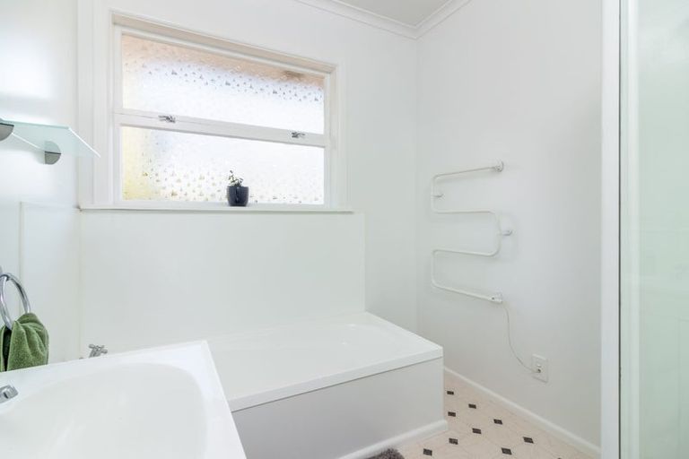 Photo of property in 316 Memorial Avenue, Burnside, Christchurch, 8053