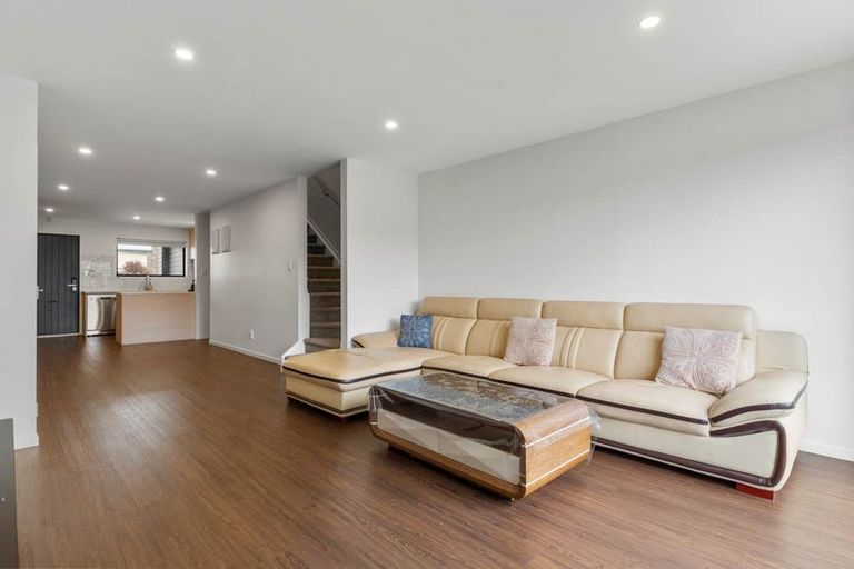 Photo of property in 2/55 Great South Road, Papakura, 2110