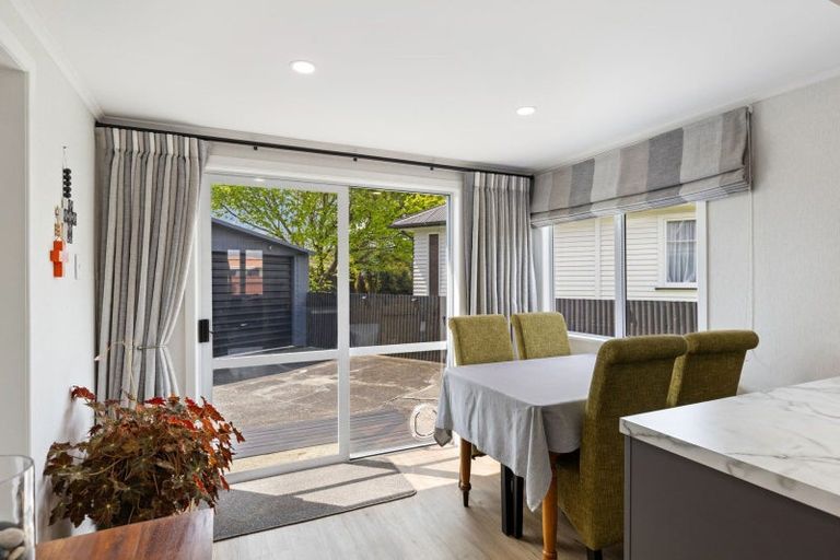 Photo of property in 19 Battersea Place, Roslyn, Palmerston North, 4414