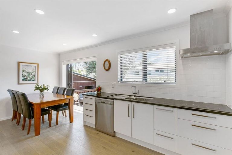 Photo of property in 7 Minaret Drive, Bucklands Beach, Auckland, 2014