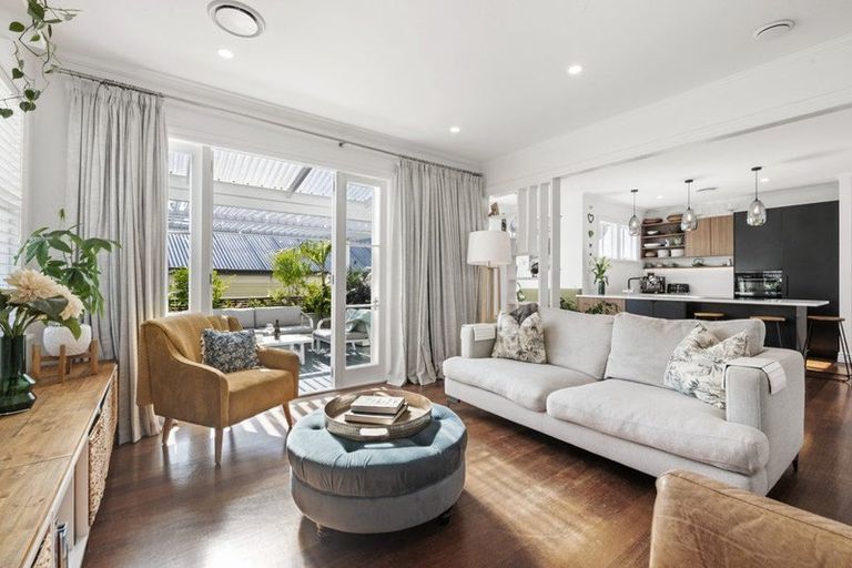 Photo of property in 2/6 Georgia Terrace, Albany, Auckland, 0632