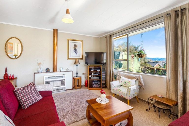Photo of property in 21f1- Roband Crescent, Brown Owl, Upper Hutt, 5018