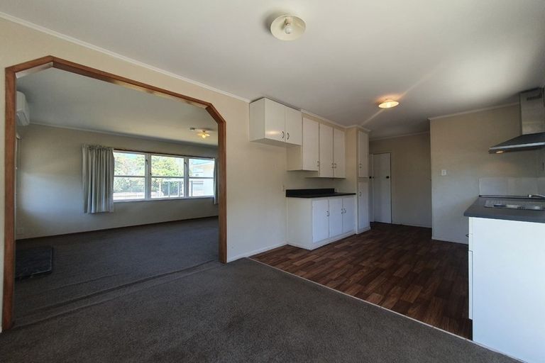 Photo of property in 9 Gloria Avenue, Te Atatu Peninsula, Auckland, 0610