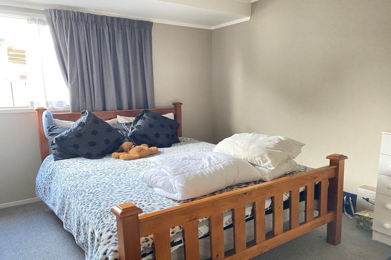 Photo of property in 1 Metcalfe Road, Henderson, Auckland, 0610