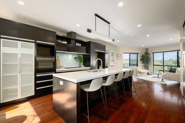 Photo of property in 24 Schopolo Place, Schnapper Rock, Auckland, 0632