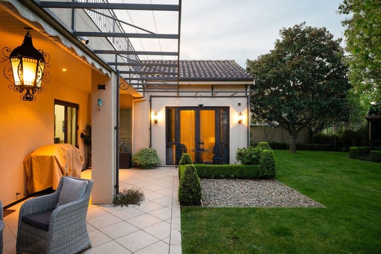 Photo of property in 35 The Esplanade, Huntington, Hamilton, 3210