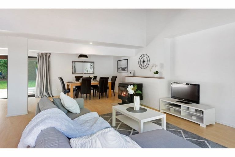 Photo of property in 23 Derrett Place, Saint Martins, Christchurch, 8022