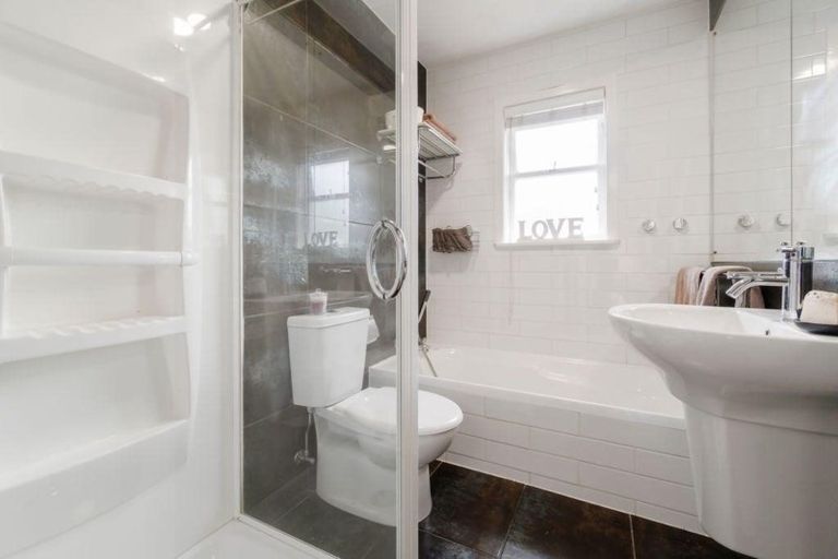 Photo of property in 94 Colwill Road, Massey, Auckland, 0614