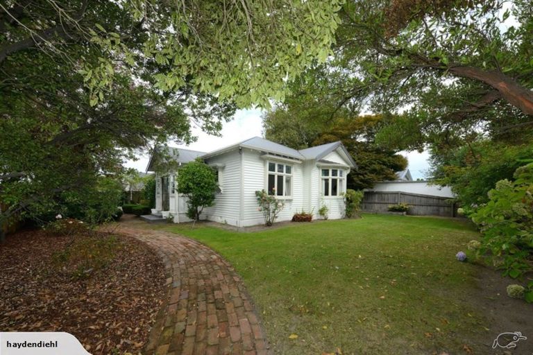 Photo of property in 124 Edward Avenue, Edgeware, Christchurch, 8013