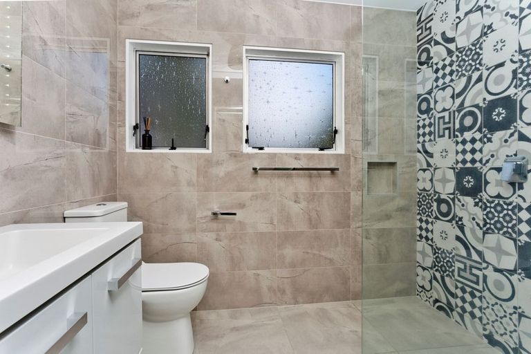 Photo of property in 1/11 Kahika Road, Birkdale, Auckland, 0626