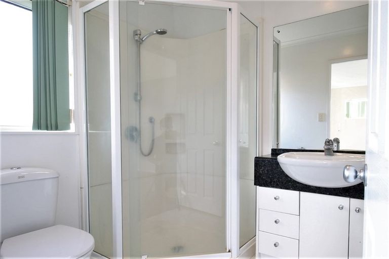 Photo of property in 12 Mellefont Close, East Tamaki Heights, Auckland, 2016