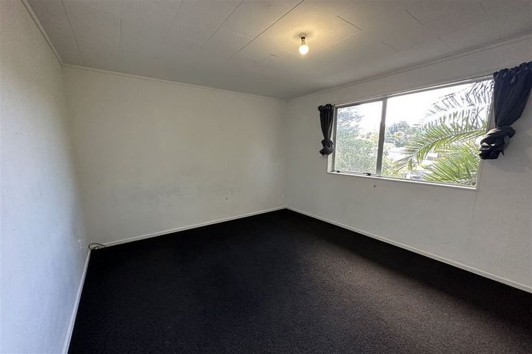 Photo of property in 10 Glenfinn Place, Massey, Auckland, 0614