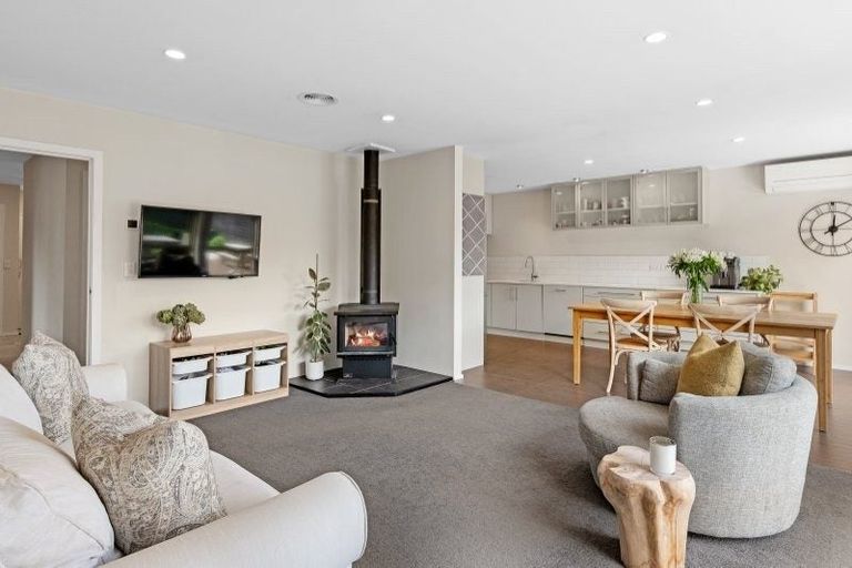 Photo of property in 40 Pitcairn Crescent, Bryndwr, Christchurch, 8053