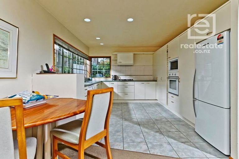 Photo of property in 25 Taroka Close, Pinehill, Auckland, 0632