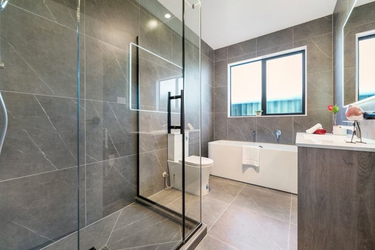 Photo of property in 14 Emerald Avenue, Rosehill, 2113