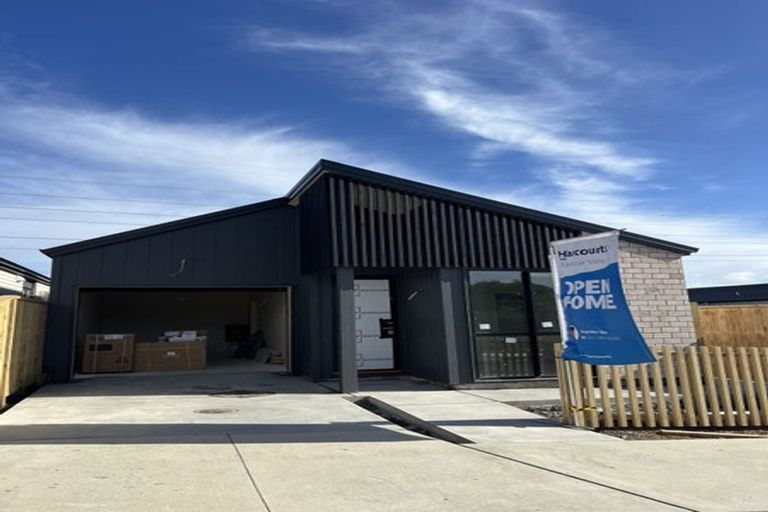 Photo of property in 31 Paretao Street, Massey, 0614