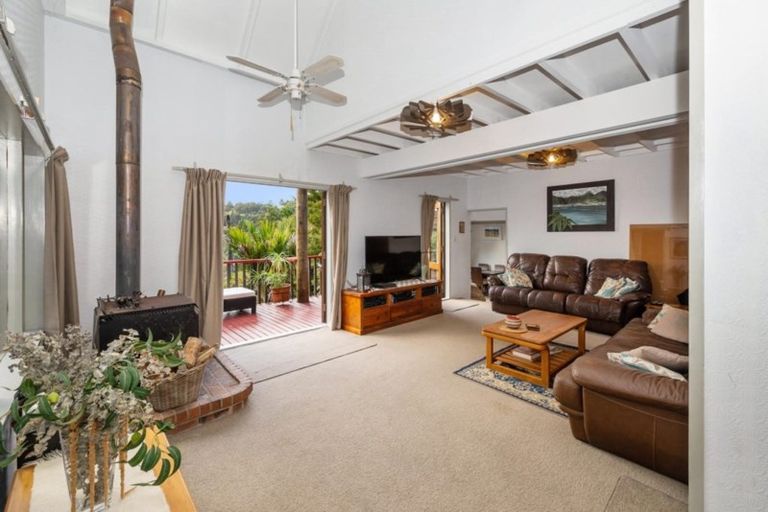 Photo of property in 211 Shaw Road, Titirangi, Auckland, 0604