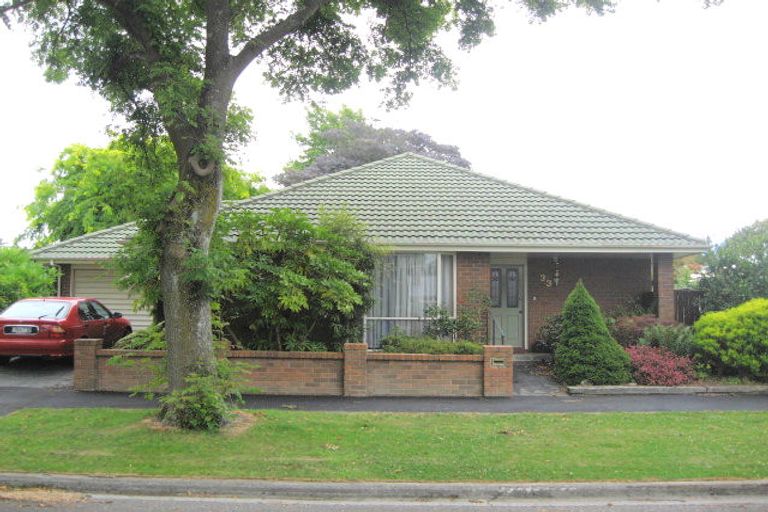 Photo of property in 33 Dee Street, St Albans, Christchurch, 8014