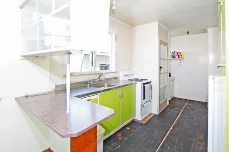 Photo of property in 56 Dale Crescent, Pakuranga, Auckland, 2010