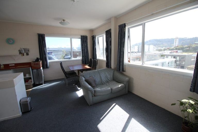 Photo of property in Carillion/the Knoll, 33 Thompson Street, Mount Cook, Wellington, 6011