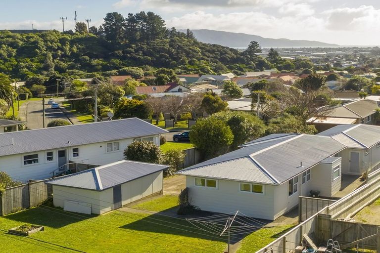 Photo of property in 46 Kaitawa Crescent, Paraparaumu, 5032