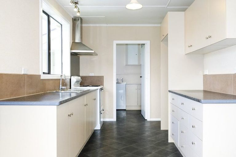 Photo of property in 32 Bateman Avenue, Bryndwr, Christchurch, 8053
