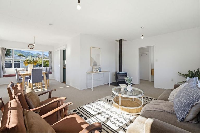Photo of property in 12 Nimmo Avenue West, Waikanae, 5036