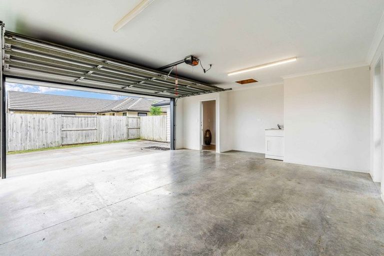 Photo of property in 11 Sabre Street, Papamoa Beach, Papamoa, 3118
