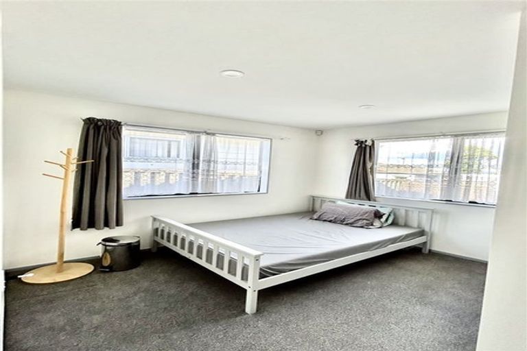 Photo of property in 30b Doone Place, Massey, Auckland, 0614