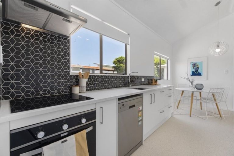 Photo of property in 2/3 Kent Road, Manurewa, Auckland, 2102