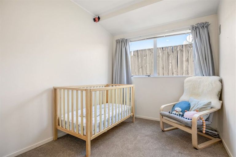 Photo of property in 25 Neil Avenue, Te Atatu Peninsula, Auckland, 0610