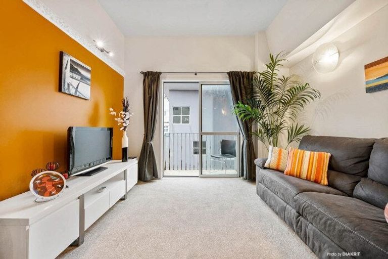 Photo of property in Qba Apartments, 2u/51 Webb Street, Mount Cook, Wellington, 6011