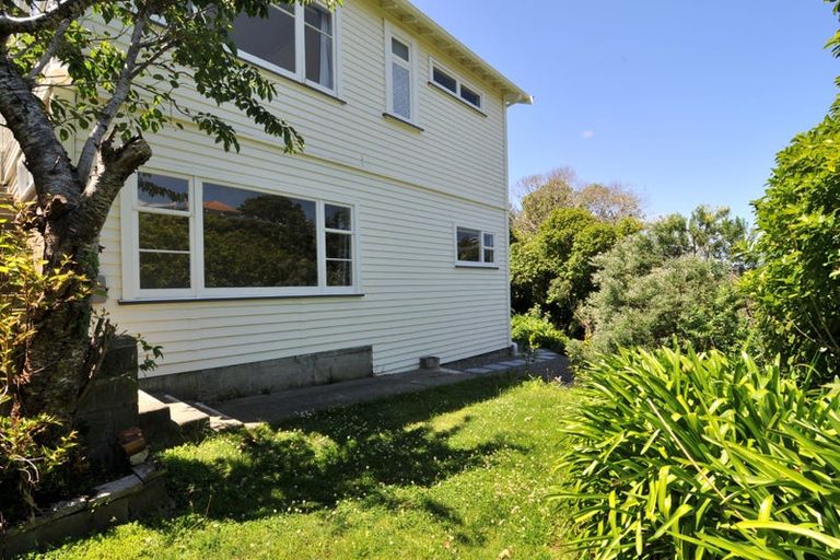 Photo of property in 35 Seaview Terrace, Northland, Wellington, 6012