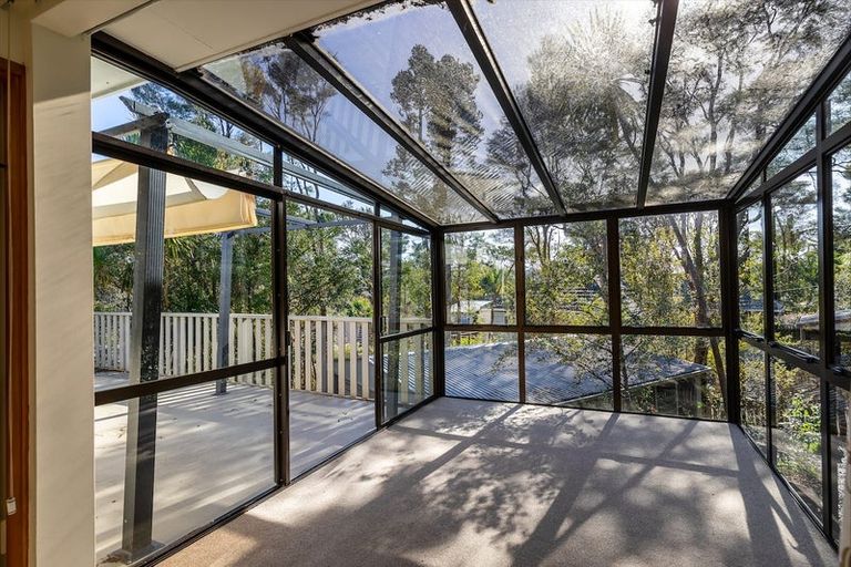 Photo of property in 9 Onedin Place, Titirangi, Auckland, 0604