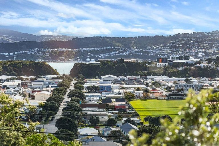 Photo of property in 139 Townsend Road, Miramar, Wellington, 6022