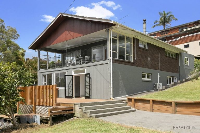 Photo of property in 201 Godley Road, Titirangi, Auckland, 0604