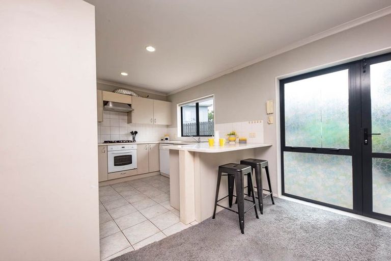 Photo of property in 24a Fruitvale Road, New Lynn, Auckland, 0600
