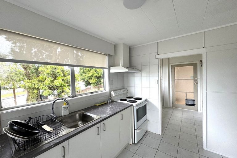 Photo of property in 14 Waari Avenue, Sunnyvale, Auckland, 0612