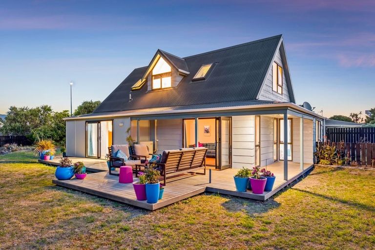 Photo of property in 9 Nuhaka Place, Paraparaumu Beach, Paraparaumu, 5032