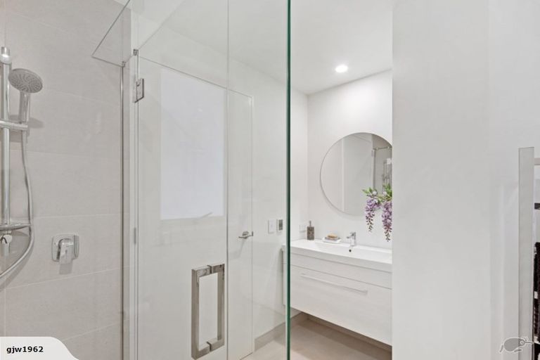 Photo of property in 214b Mount Pleasant Road, Mount Pleasant, Christchurch, 8081