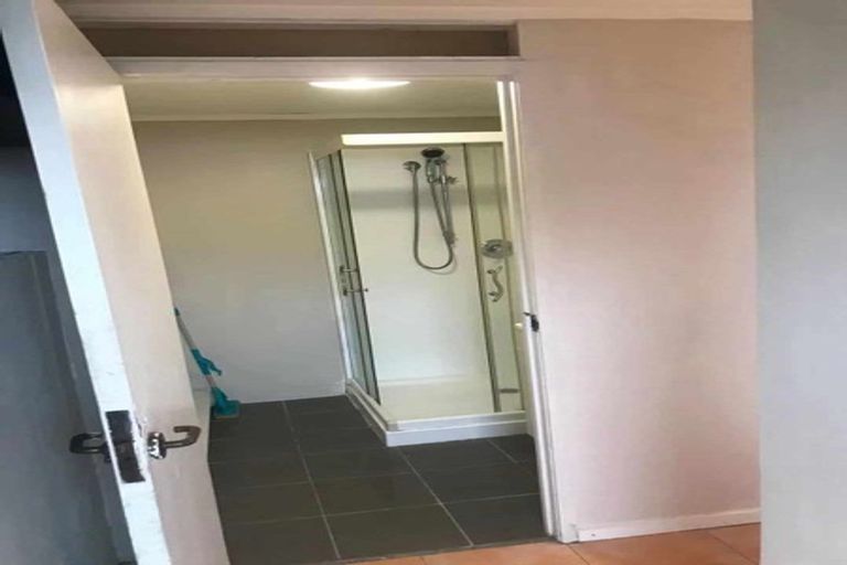 Photo of property in 19 Sunhaven Avenue, Glenfield, Auckland, 0629