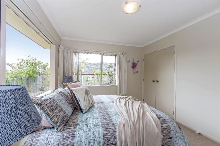 Photo of property in 5 Saltwood Street, Red Beach, 0932