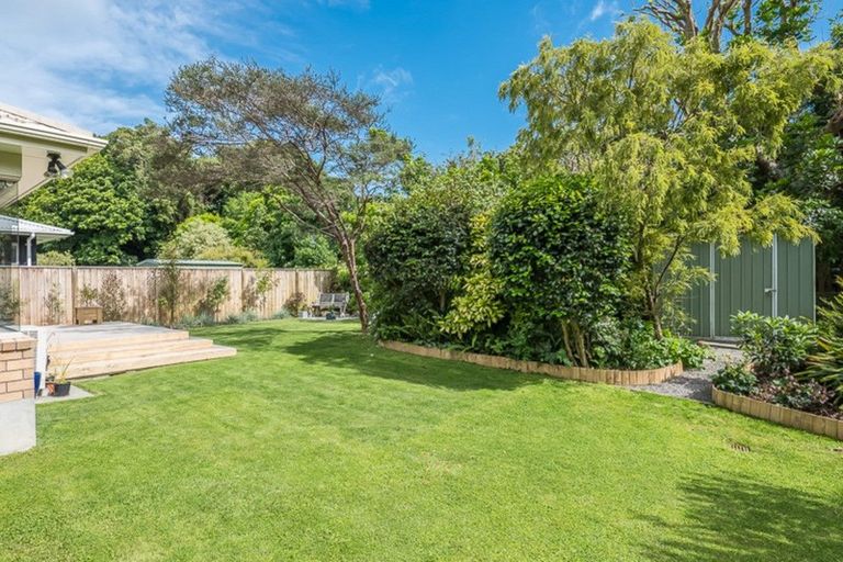 Photo of property in 4 Kaikomako Road, Waikanae, 5036