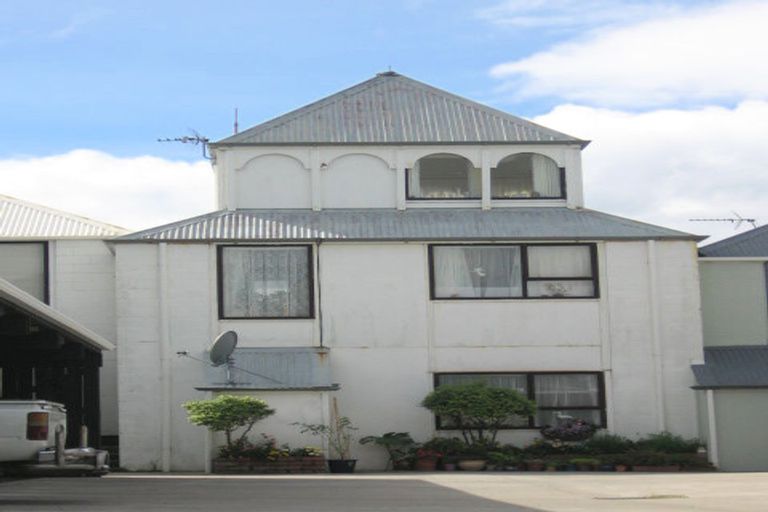 Photo of property in 126 Akaroa Drive, Maupuia, Wellington, 6022