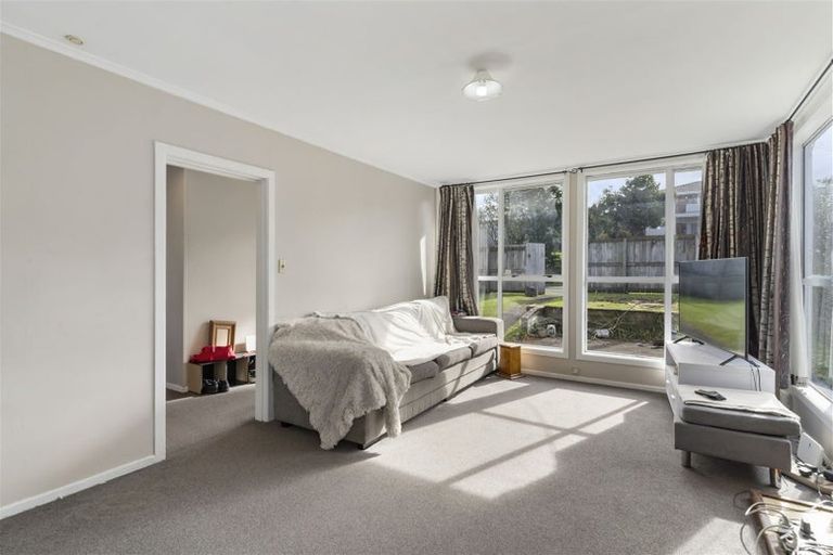Photo of property in 22 Edgeworth Road, Glenfield, Auckland, 0629