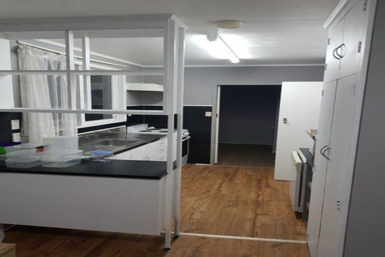 Photo of property in 35 Easton Park Parade, Glenfield, Auckland, 0629