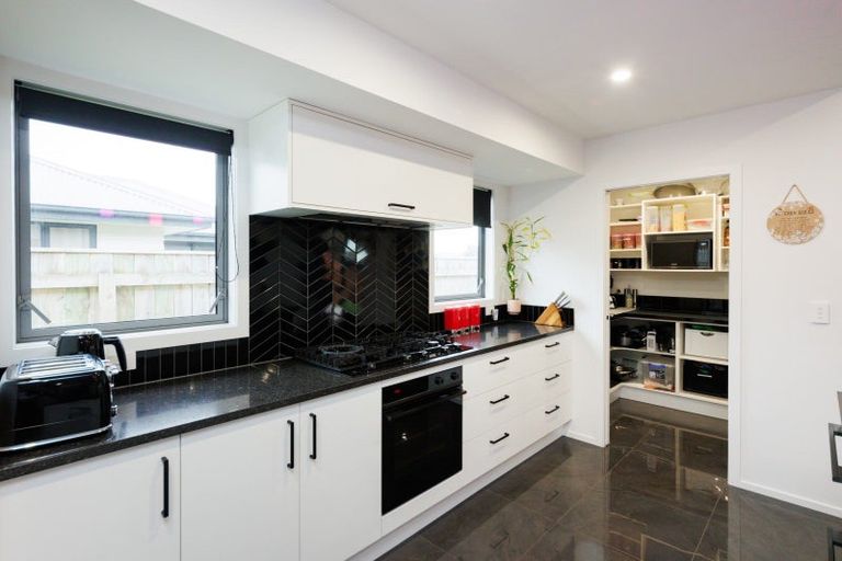 Photo of property in 12 Ivy Lane, Kelvin Grove, Palmerston North, 4414