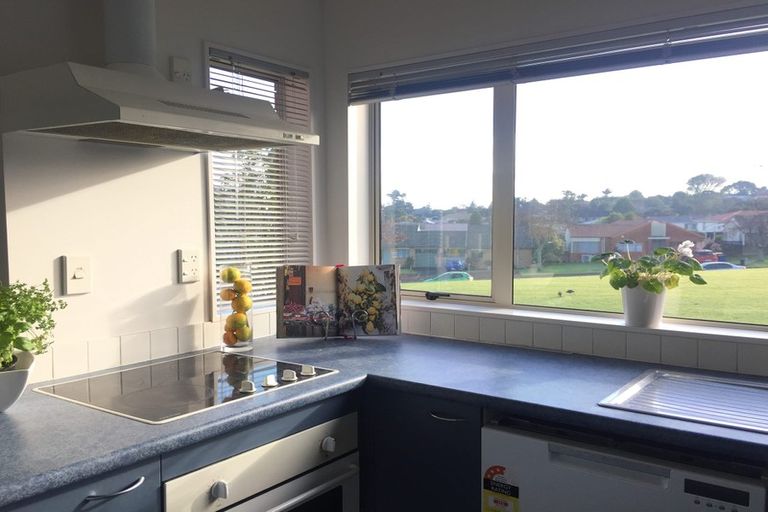 Photo of property in 6 Blueridge Close, Sunnyvale, Auckland, 0612