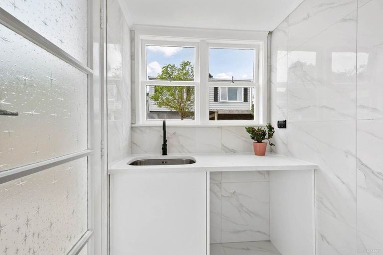 Photo of property in 11 Tonkin Drive, Sunnynook, Auckland, 0620